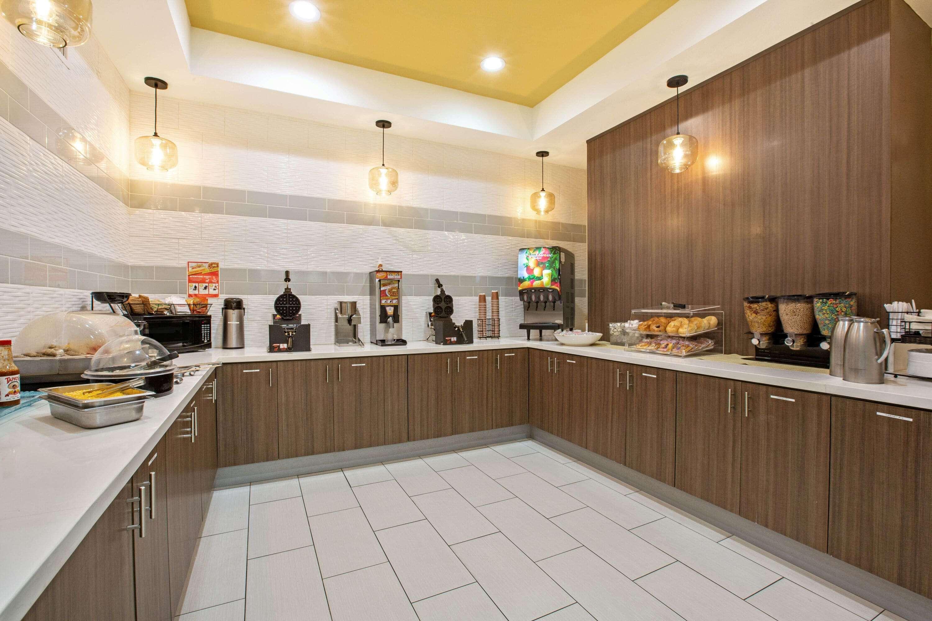 东北长滩/赛普拉斯拉昆塔套房酒店 Hawaiian Gardens 外观 照片